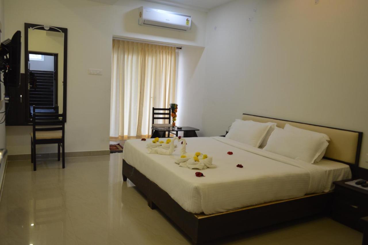 Hotel Ambai Grand Ambāsamudram Exterior foto