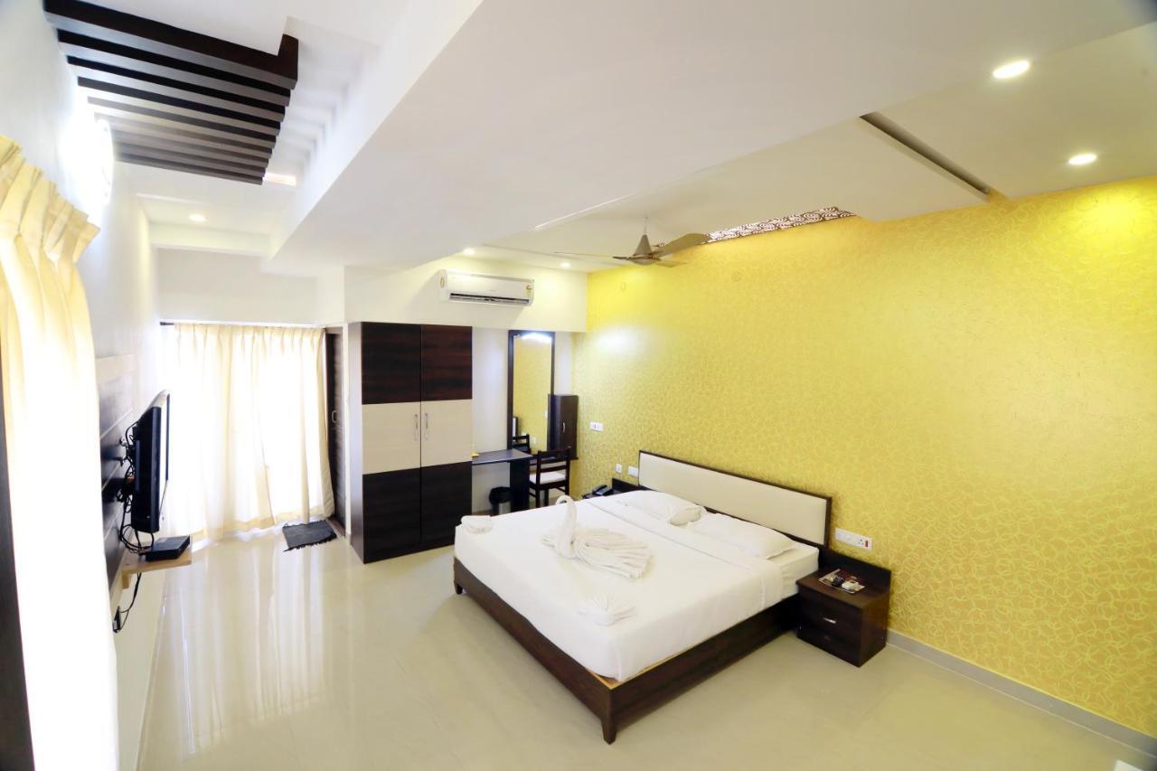 Hotel Ambai Grand Ambāsamudram Exterior foto